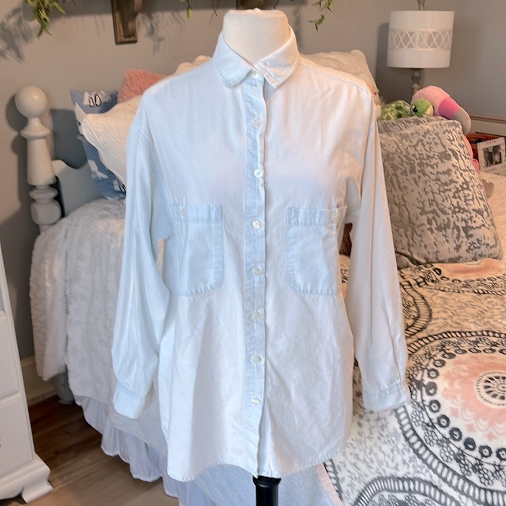 Chic Washed out Blue Collared Shirt with Pockets